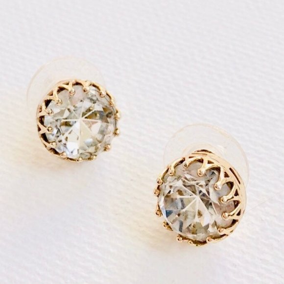 :: S&D Sparkling Crystal Nancy Stud Earrings - Picture 3 of 8